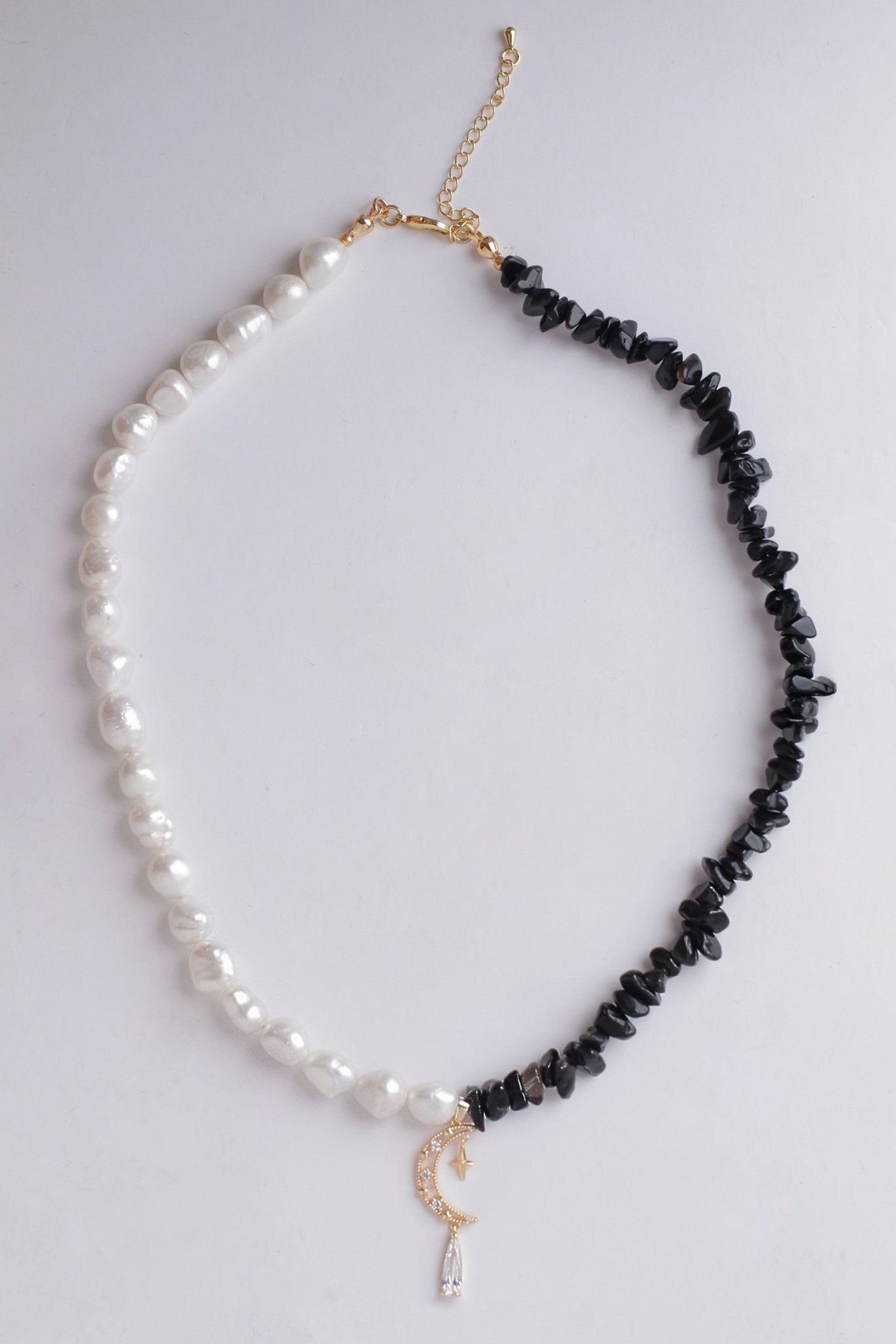 Yin-yang NecklaceNuma EstiloPearls and Obsidian Necklaces
