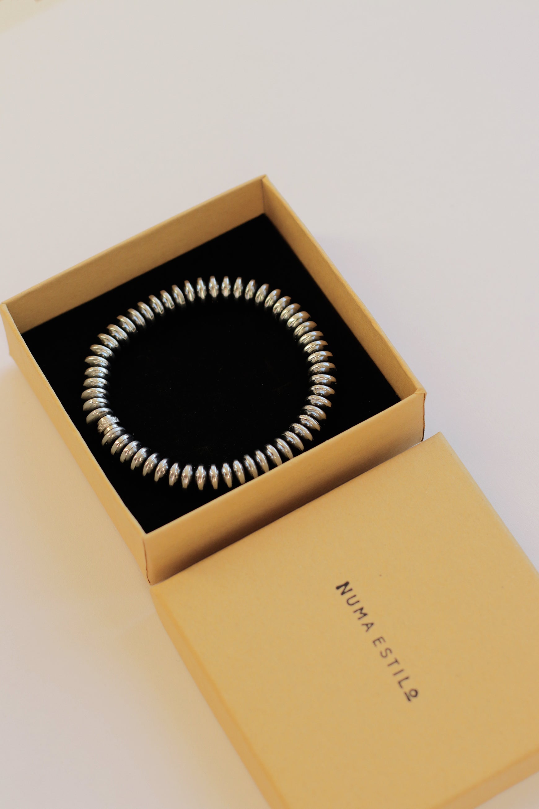 Chunky Hematite Beaded Bracelet in SilverNuma EstiloMen's bracelet