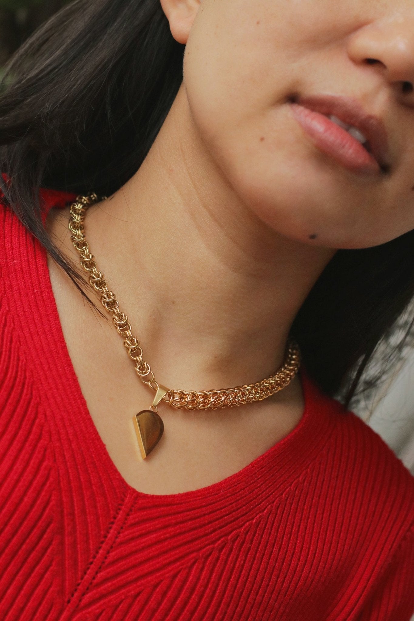 Two Tone Chainmail Choker Necklace Numa Estilo